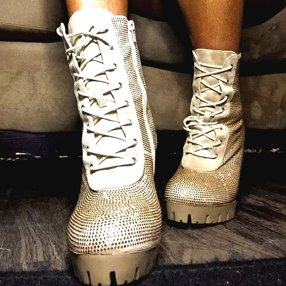 WILD DIVA VERONICA RHINESTONE CHUNKY HEEL ANKLE BOOTS NATURAL size 10 - Picture 2 of 2